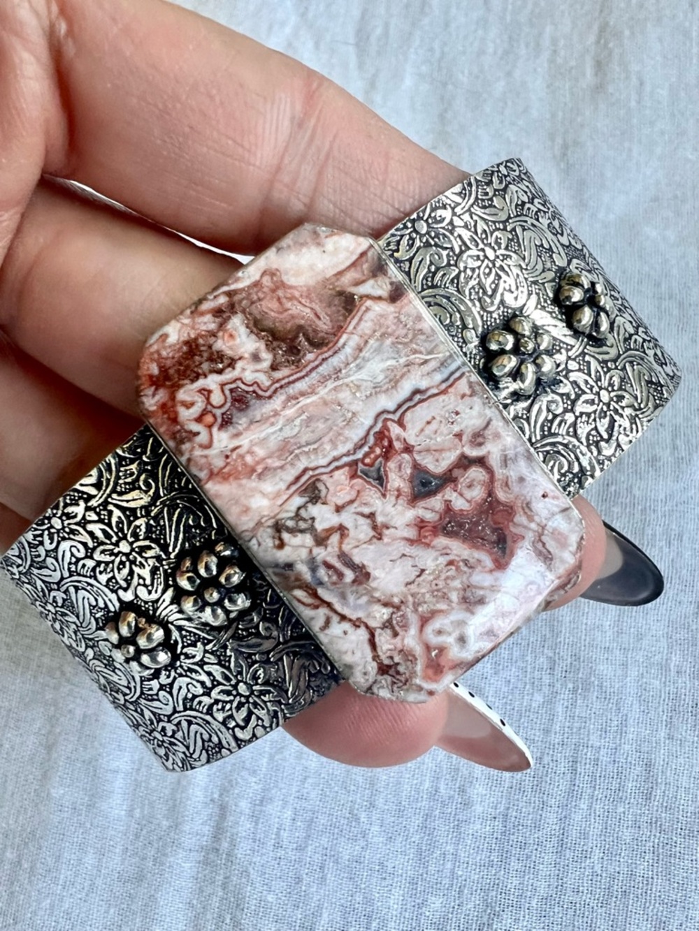 925 Playful CRAZY LACE AGATE Embossed Cuff Bracelet - Picture 4 of 10